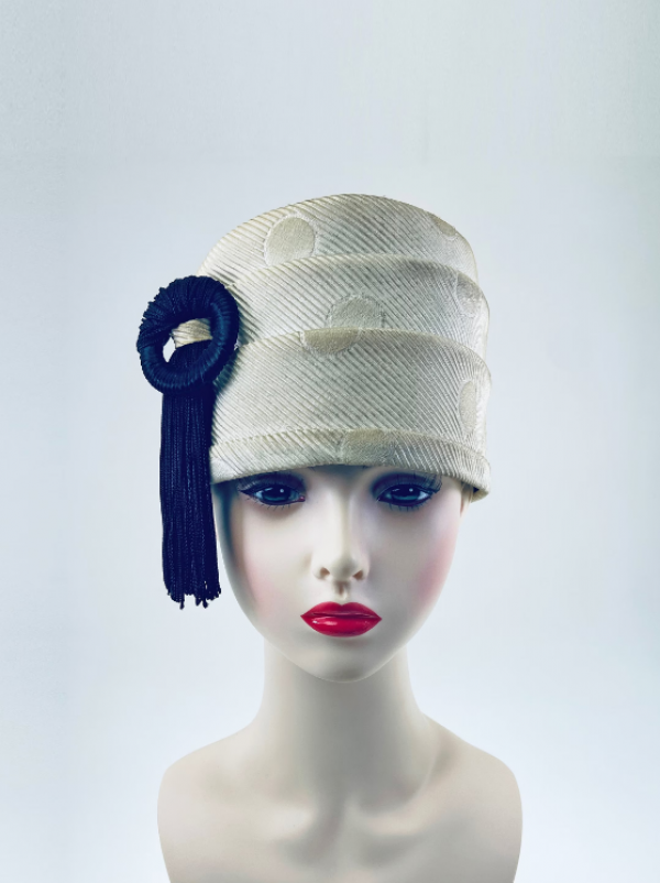 Topi Turban dengan Aksen Jumbai